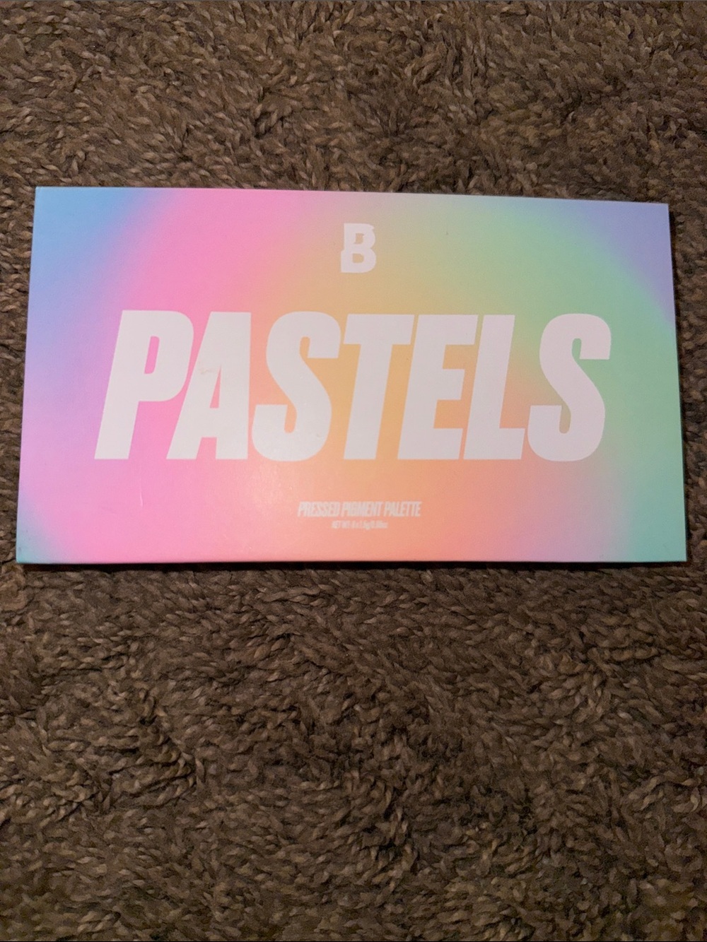 Beauty bay pastels palette - lightly used no box